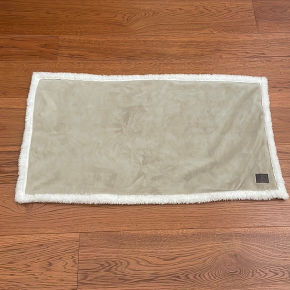 UGG Bedding Ugg Pillow Cover Soft Faux Fur Sherpa King Size Poshmark